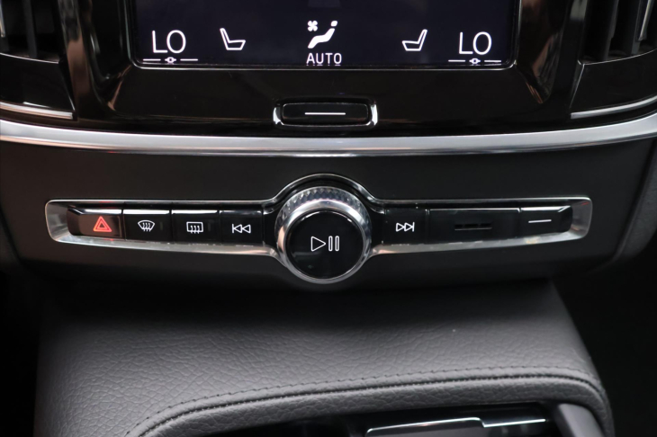 Volvo V90 2,0 T5 184kW Momentum CZ DPH
