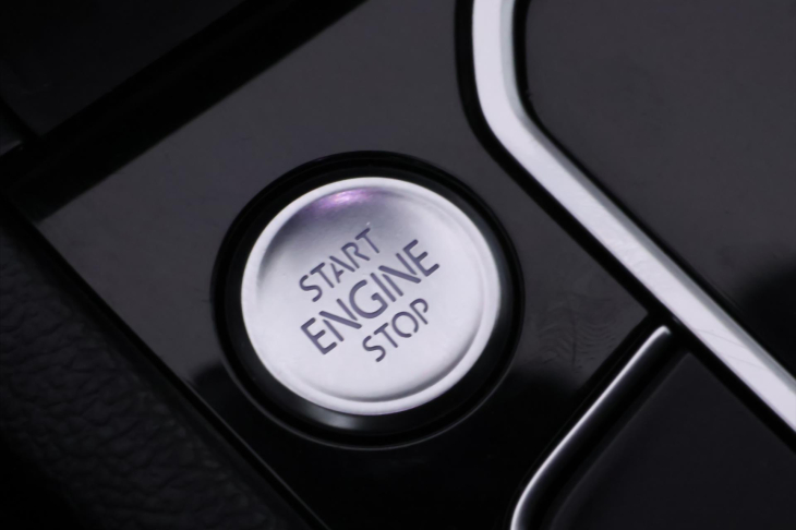 Volkswagen Passat 1,6 TDI DSG Virtual 1.Maj. DPH