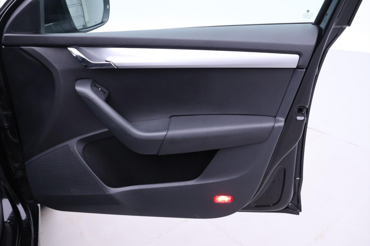 Škoda Octavia 1,4 TSI 103kW Elegance Xenon