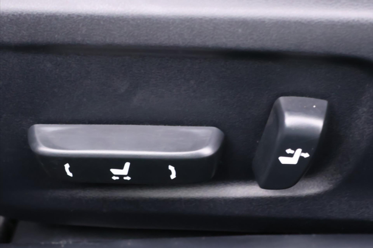 Lexus RC 300h 2,5 133kW F-Sport Navi CZ