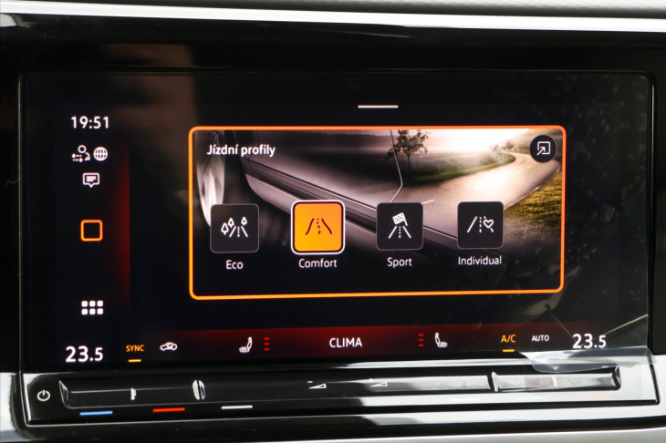 Volkswagen Multivan 2,0 TDI DSG Long Style 7-Míst