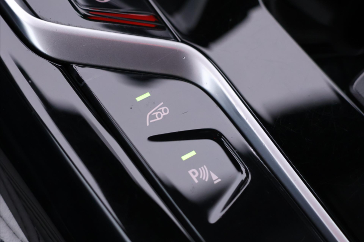 BMW M5 4,4 V8 441kW xDrive Individual DPH CZ