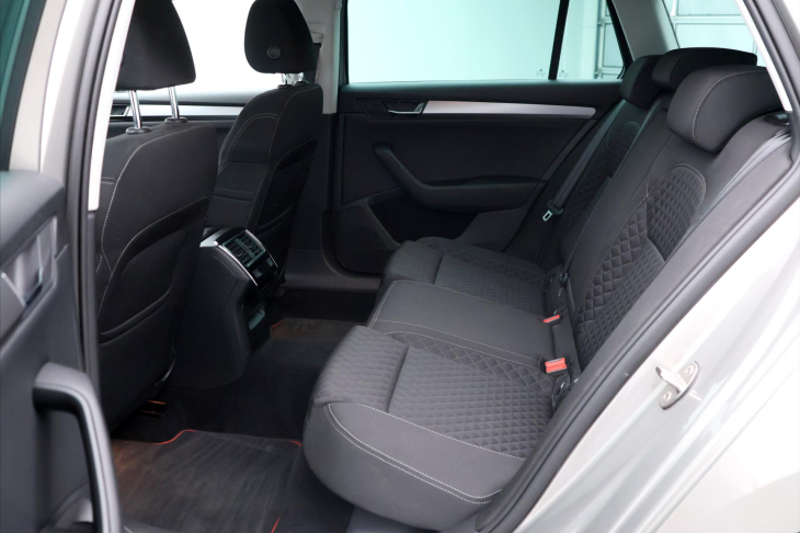 Škoda Superb 2.0 TDI 110kW Style Bi-Xenon
