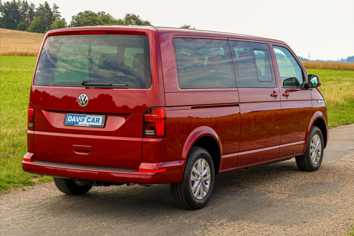 Volkswagen Transporter 2,0 TDI DSG DR 8-Míst Bulli