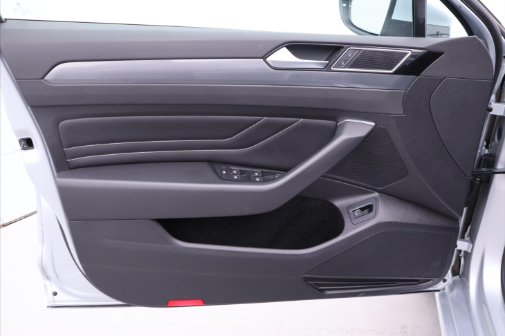 Volkswagen Passat 2,0 TDI 110kW DSG R-line 1.Maj