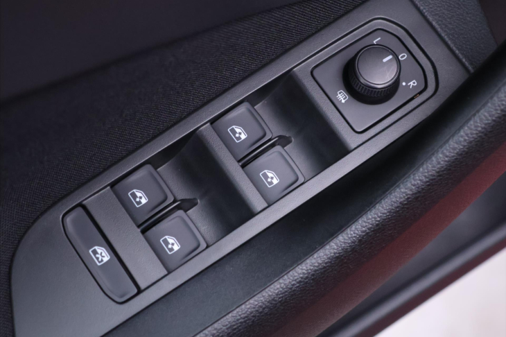 Škoda Kamiq 1,0 TSI Clever LED DPH Serv.kn