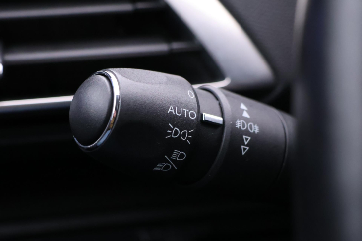 Peugeot 3008 1,2 PT 96kW Allure Navi 1.Maj