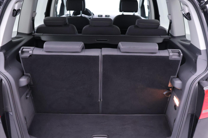 Volkswagen Touran 1,2 TSI Match 7-Míst Serv.kniha