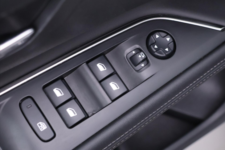 Peugeot 5008 1,2 PT 96kW CZ Allure 7-Míst