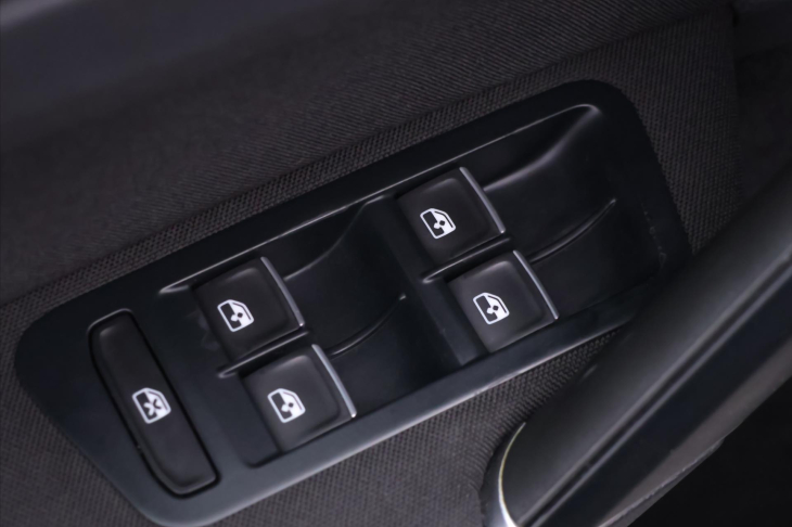 Volkswagen Golf 1,4 TSI 92kW Highline 1.Majitel