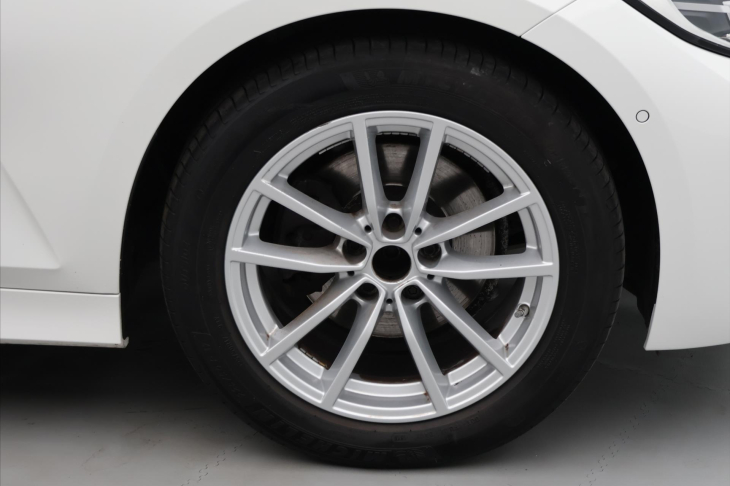 BMW Řada 3 2,0 320d 140 kW xDrive ADVANTAGE