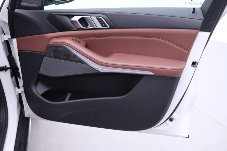 BMW X5 3,0 210kW XDrive30d CZ DPH