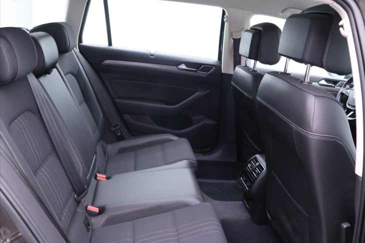 Volkswagen Passat 2,0 TDI 140kW DSG LED Alltrack