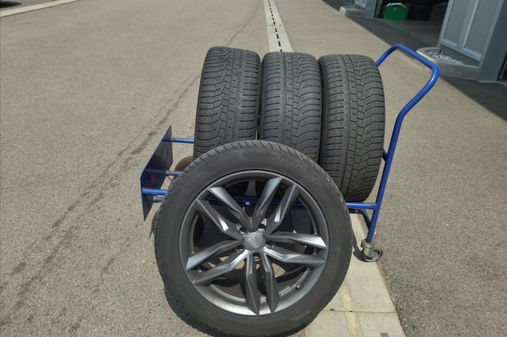 Volvo XC40 2,0 182KW R-DESIGN Kamera DPH