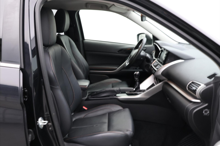 Mitsubishi Eclipse Cross 1,5 T-Mivec 120kW LED Kůže