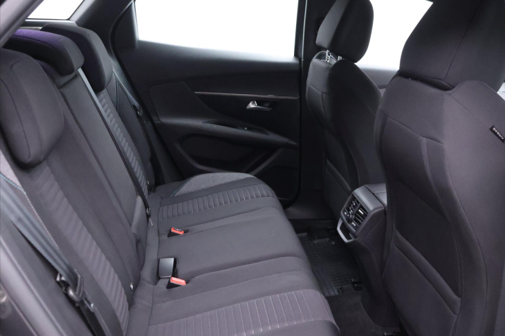 Peugeot 3008 1,2 PT 96kW Active Pack DPH CZ