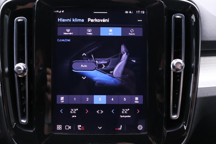 Volvo XC40 2,0 B4 145kW DCT Plus Dark DPH