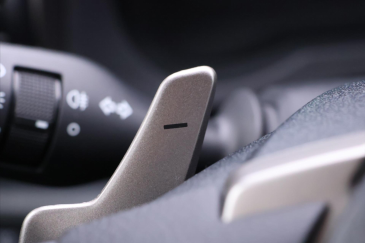 Lexus RC 300h 2,5 133kW F-Sport Navi CZ