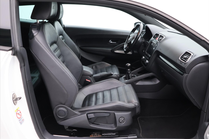 Volkswagen Scirocco 2,0 TSi 155 kW R-line bi-xenon