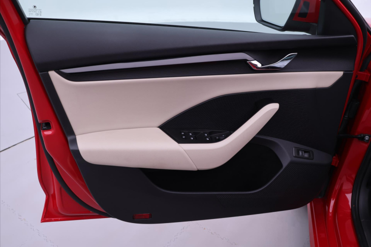 Škoda Octavia 1,5 TSI 110kW Style+matrix DPH