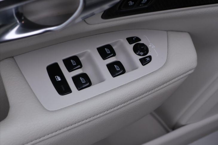 Volvo V90 2,0 D4 140kW Drive-E Momentum Aut.