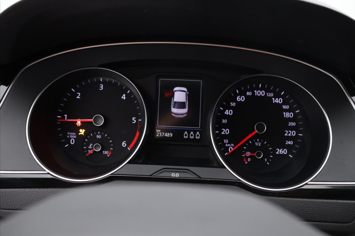 Volkswagen Passat 2,0 TDI Elegance Aut.Klima CZ