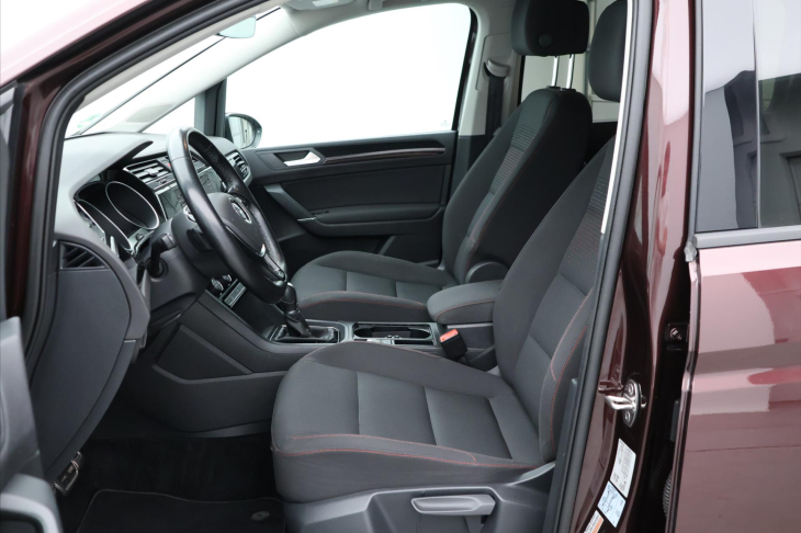 Volkswagen Touran 1,4 TSI 110kW DSG Sound 7-Míst