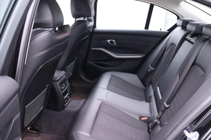BMW Řada 3 2,0 320d 140kW xDrive CZ