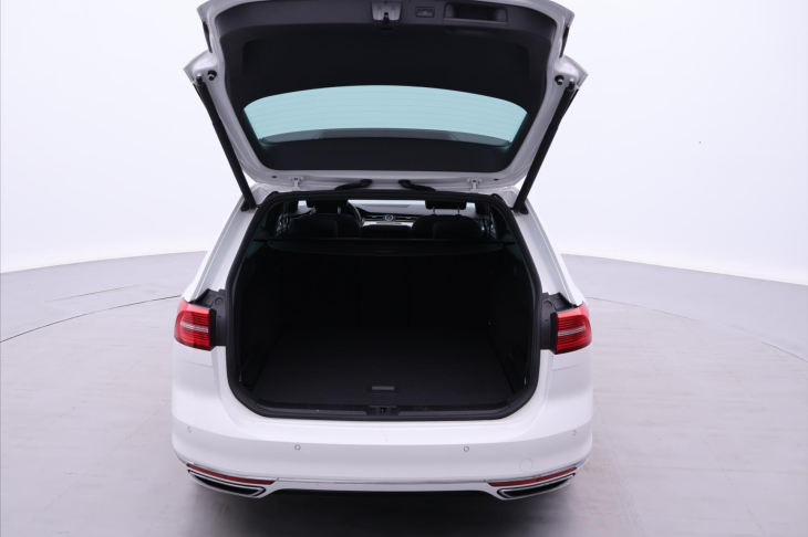 Volkswagen Passat 1,5 TSI DSG R-line Matrix DPH