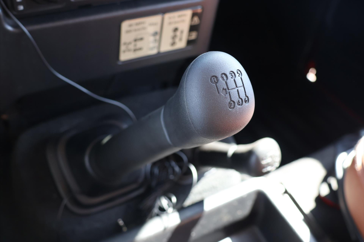 Land Rover Defender 2,4 TD4 7-Míst Kůže A/C 4x4