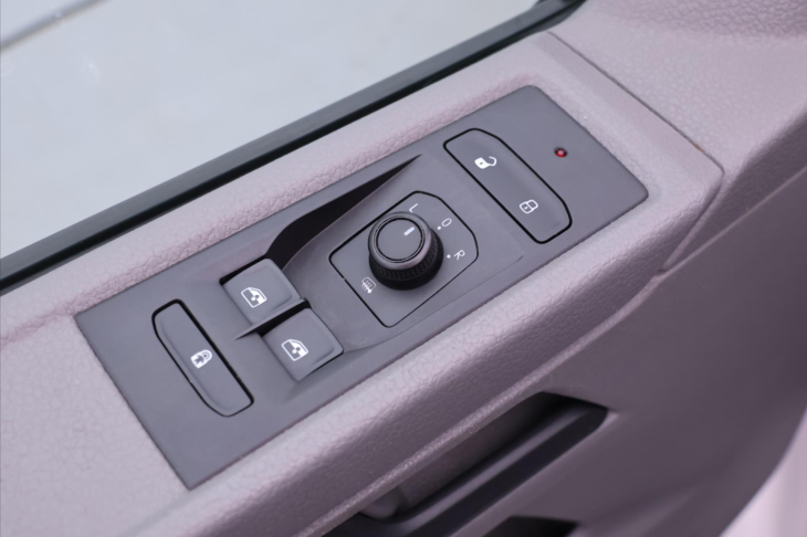 Volkswagen Transporter 2,0 TDI 110kW DSG 9-Míst DPH