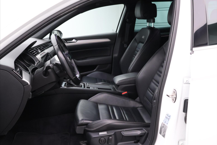 Volkswagen Passat 2.0 TDI 110kW DSG LED Kůže CZ