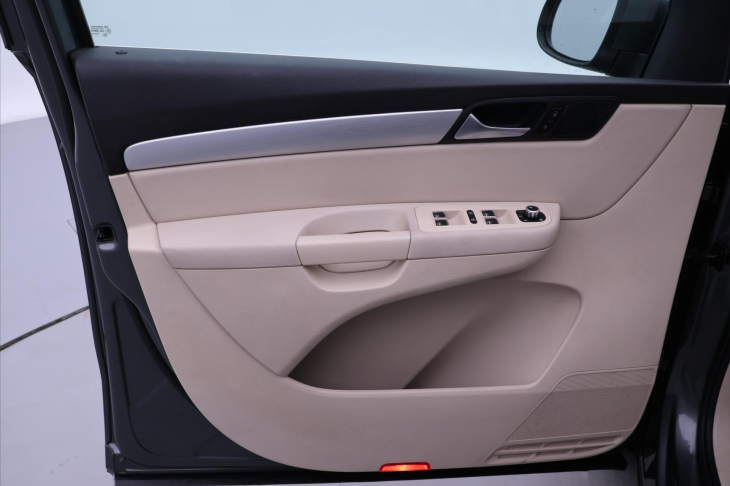 Volkswagen Sharan 2,0 TDI 100kW Highline Navi
