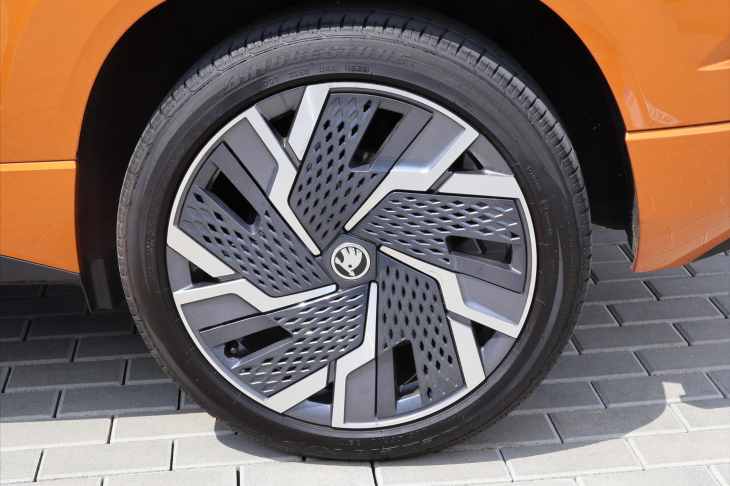 Škoda Karoq 2,0 TDI DSG Sportline 4x4 DPH
