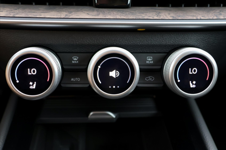 Škoda Superb 2,0 TDI DSG Laurin&Klement DPH