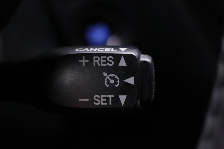 Toyota Avensis 2,0 D-4D 105kW Navi LED Tempo