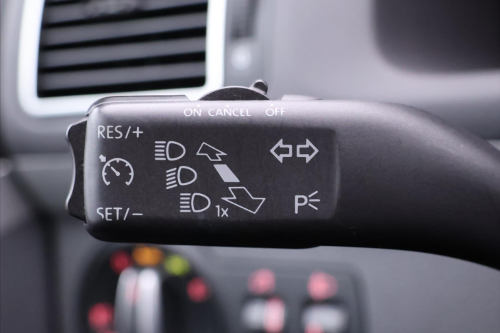 Volkswagen Touran 1,2 TSI Match 7-Míst Serv.kniha