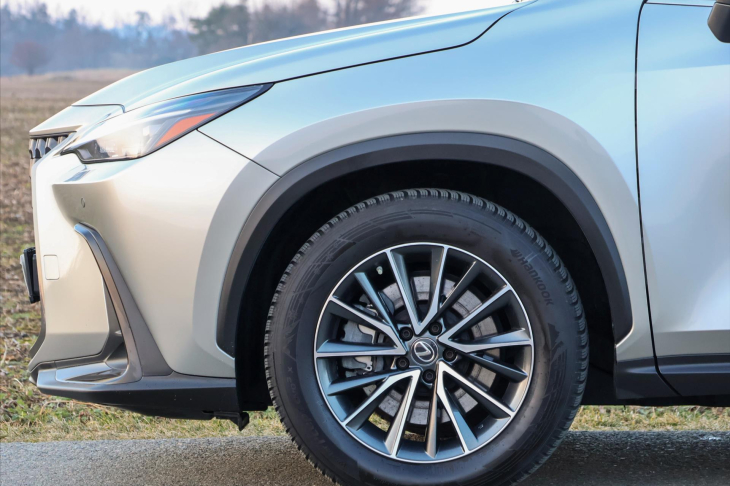 Lexus NX 450h plus 2,5 4×4 E-FOUR Executive
