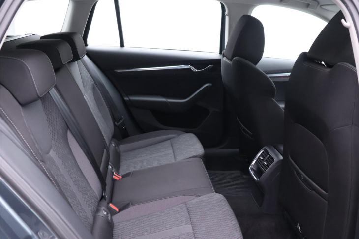 Škoda Octavia 2,0 TDI DSG Matrix Virtual DPH