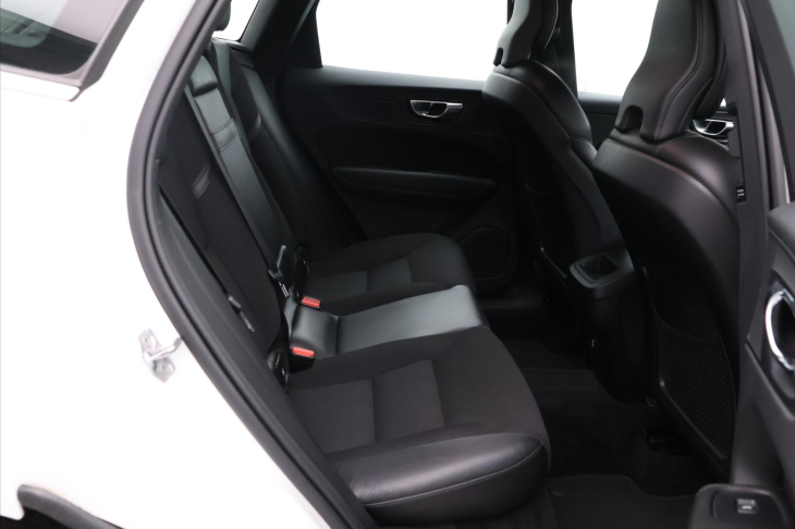 Volvo XC60 2,0 B4 Drive-E MomentumPro AWD