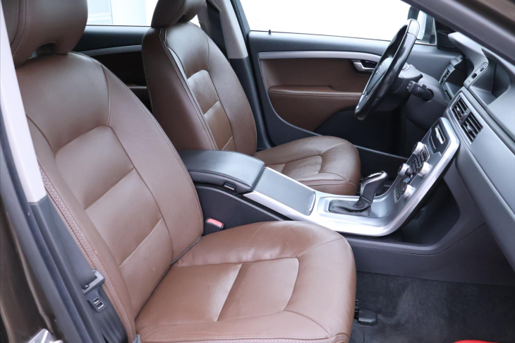 Volvo XC70 2,4 D4 133kW Aut. AWD Summum