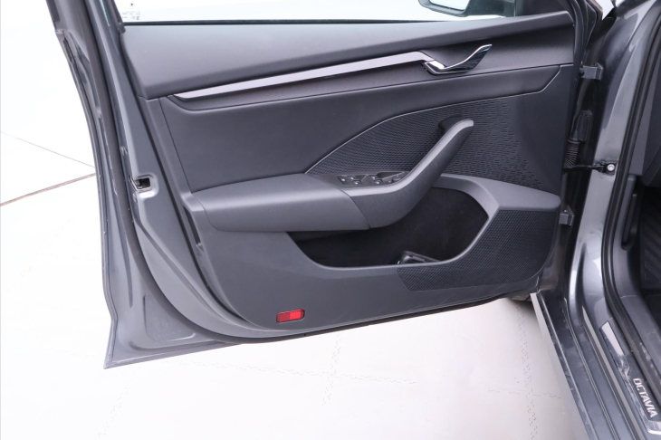 Škoda Octavia 2,0 TDI 110kW DSG Matrix DPH