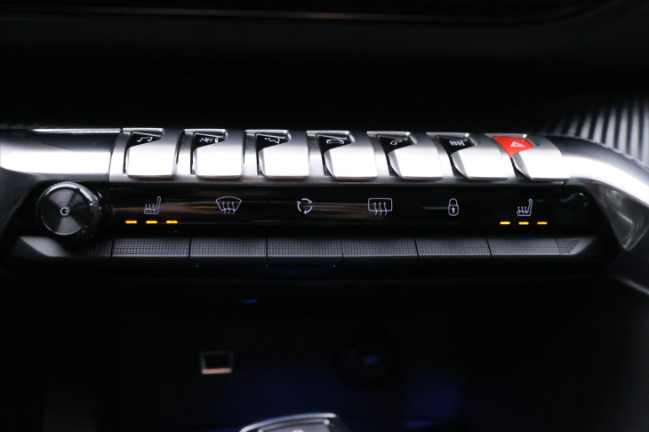 Peugeot 3008 1,2 PT 96kW Aut. CZ DPH 1.Maj.