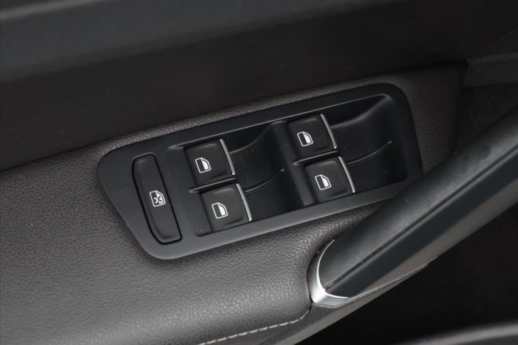 Volkswagen Golf 1,4 TSI 90kW DSG Highline Xenon