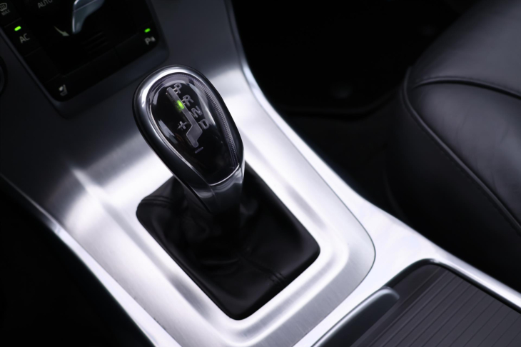 Volvo V70 2,4 D5 158 kW Summum