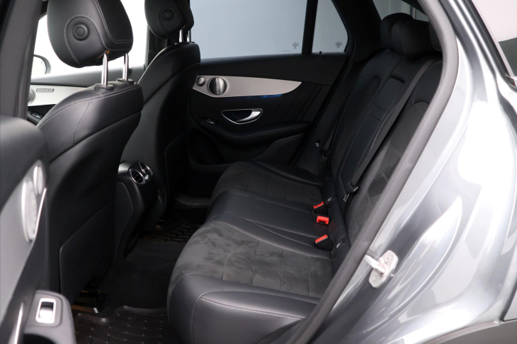 Mercedes-Benz GLC 2,0 250 4MATIC AMG LINE
