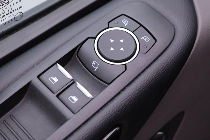 Ford Tourneo Custom 2,0 mHEV Titanium 8-Míst CZ