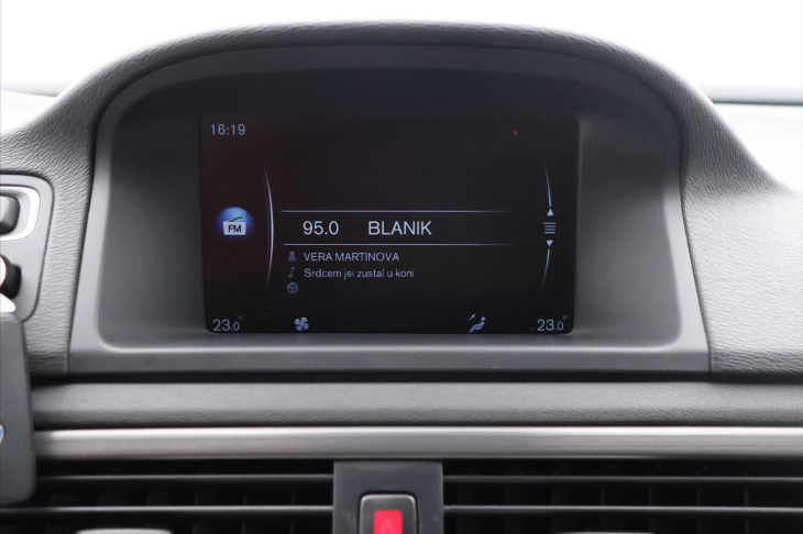 Volvo V70 2,0 D3 100kW Kinetic Dynamic DPH