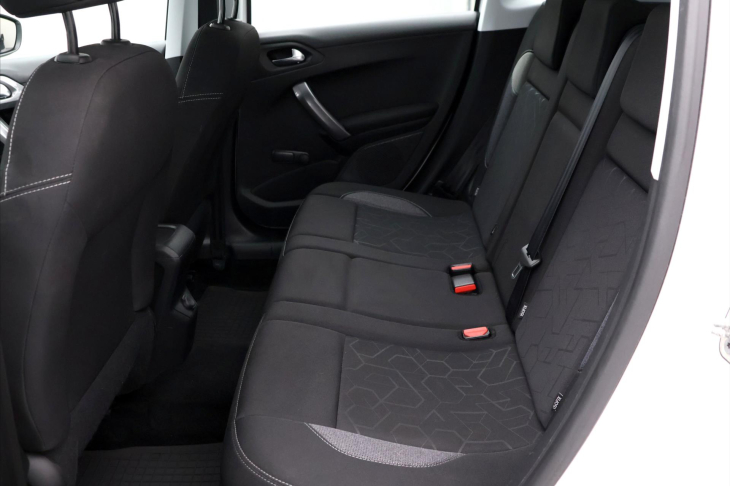 Peugeot 2008 1,2 PureTech 61kW Allure CZ