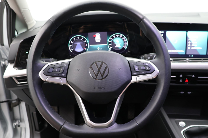 Volkswagen Golf 1,5 TSI 96kW CZ Life 1.Maj DPH